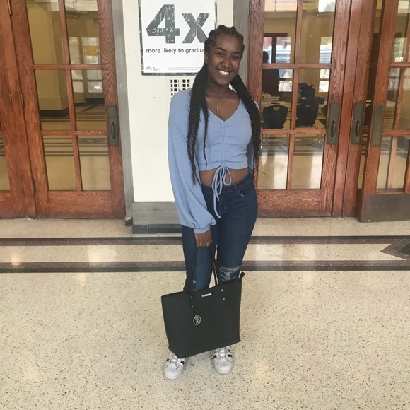 Meet your Posher, Alex - Picture 1 of 1